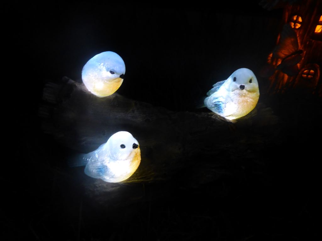 Solar Light - Birds on tree stump